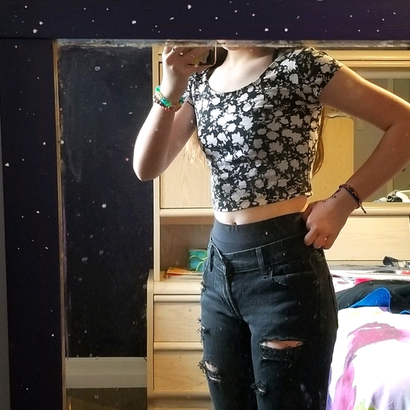 Garage Cropped Tee - Picture 3 of 3